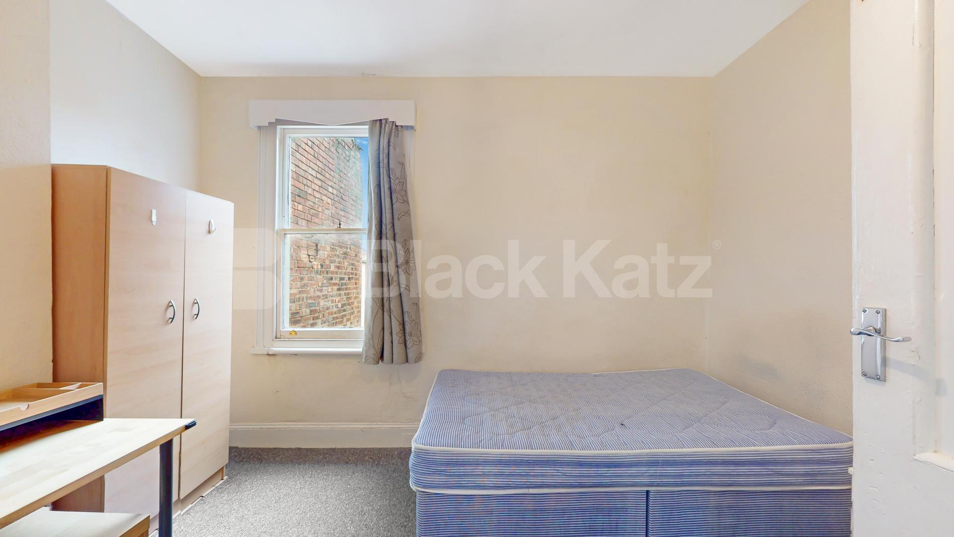 Located close to Turnpike lane Station is this large 3 bedroom property Willoughby Road, Turnpike Lane 